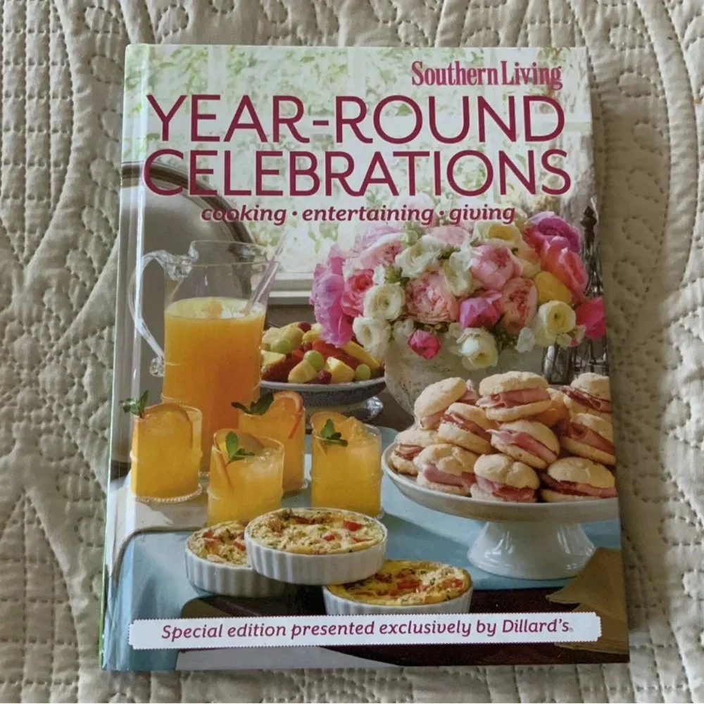 Southern Living Christmas Cookbook 2014 (Special Edition by Dillards)
